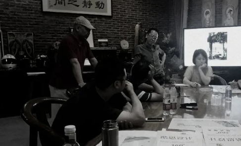 深圳標(biāo)派視覺-位于設(shè)計之都深圳市寶安區(qū)福永,專業(yè)從事企業(yè)品牌形象設(shè)計與研究的深圳設(shè)計公司，我們?yōu)閷毎病⒏Ｓ馈⑽鬣l(xiāng)、沙井、松崗、公明、石巖、南山、羅湖、觀瀾、龍華、光明、大浪、坂田等地區(qū)的客戶提供專業(yè)品牌VI策劃設(shè)計，餐飲VI設(shè)計，品牌商標(biāo)設(shè)計注冊，寶安畫冊設(shè)計，寶安VI設(shè)計，福永VI設(shè)計，福永LOG